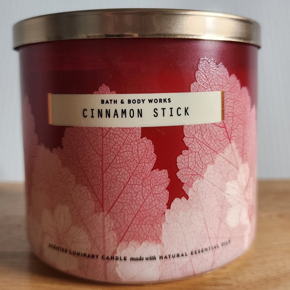 Bath & Body Works Cinnamon Stick Candle - Red with Gold Lid